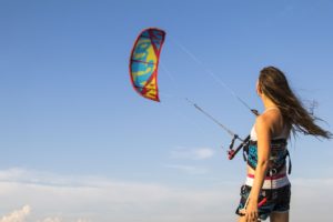 Wodny sport dla śmiałków – obozy kitesurfingowe chałupy, szkoła kitesurfingu hel